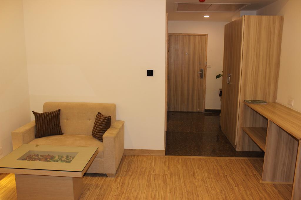 Xenious World Square Hotel Ghaziabad Extérieur photo